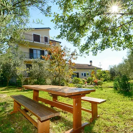 Apartman With Pool Near Umag Mazurija