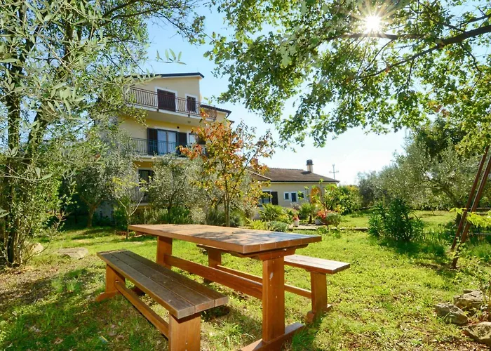 Apartman With Pool Near Umag Mazurija