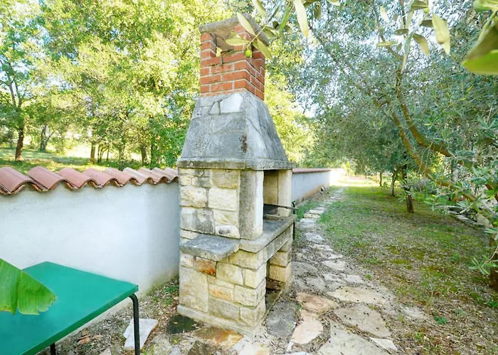 With Pool Near Umag
