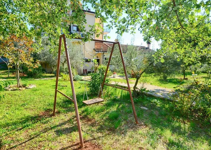 Apartman With Pool Near Umag Mazurija