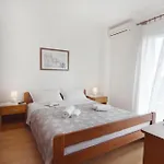With Pool Near Umag Apartman